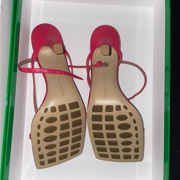 It’s a bottega shoes not worn just that it’s too tight - Picture 1 of 4